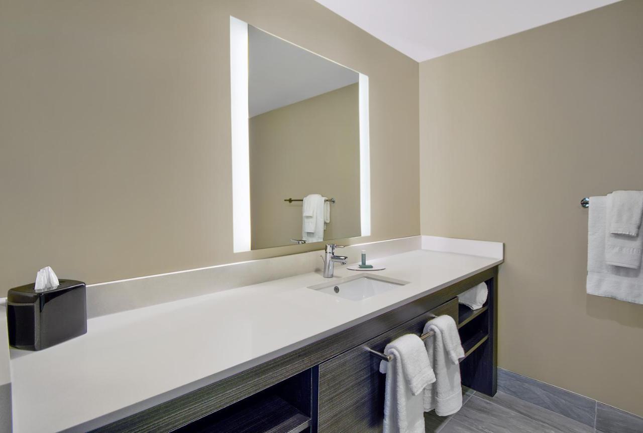 Hotel By Marriott Reading